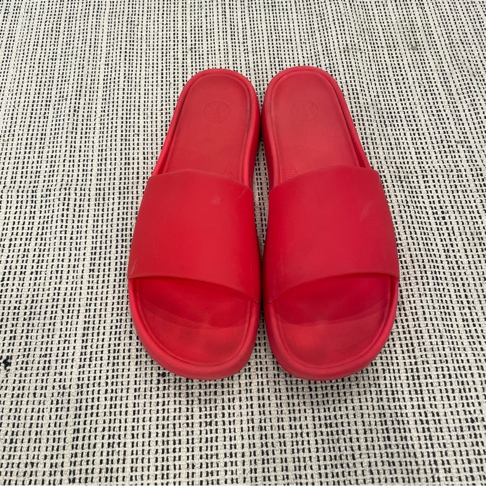 LULULEMON Women's Team Canada Restfeel Slide In Red